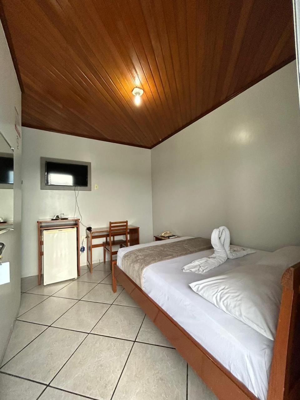 Swamy Hotel Cruzeiro do Sul  Quarto foto