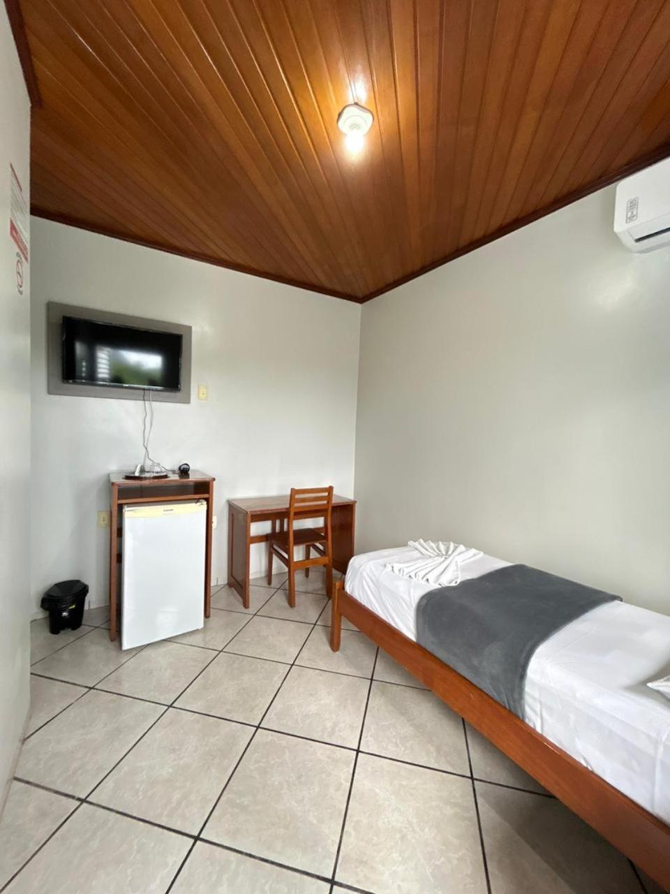 Swamy Hotel Cruzeiro do Sul  Quarto foto